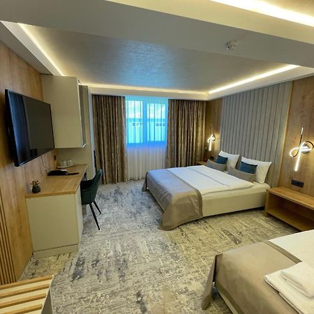 Ghimbav Hotel Rk מראה חיצוני תמונה
