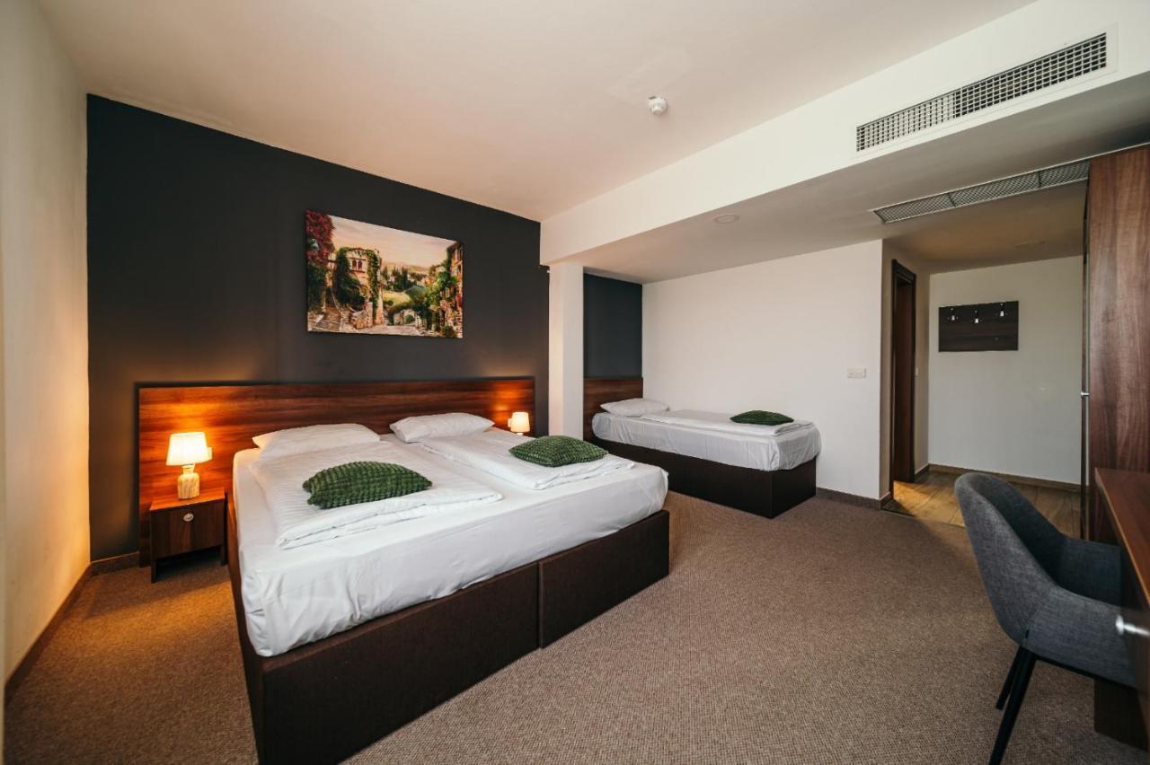 Ghimbav Hotel Rk מראה חיצוני תמונה