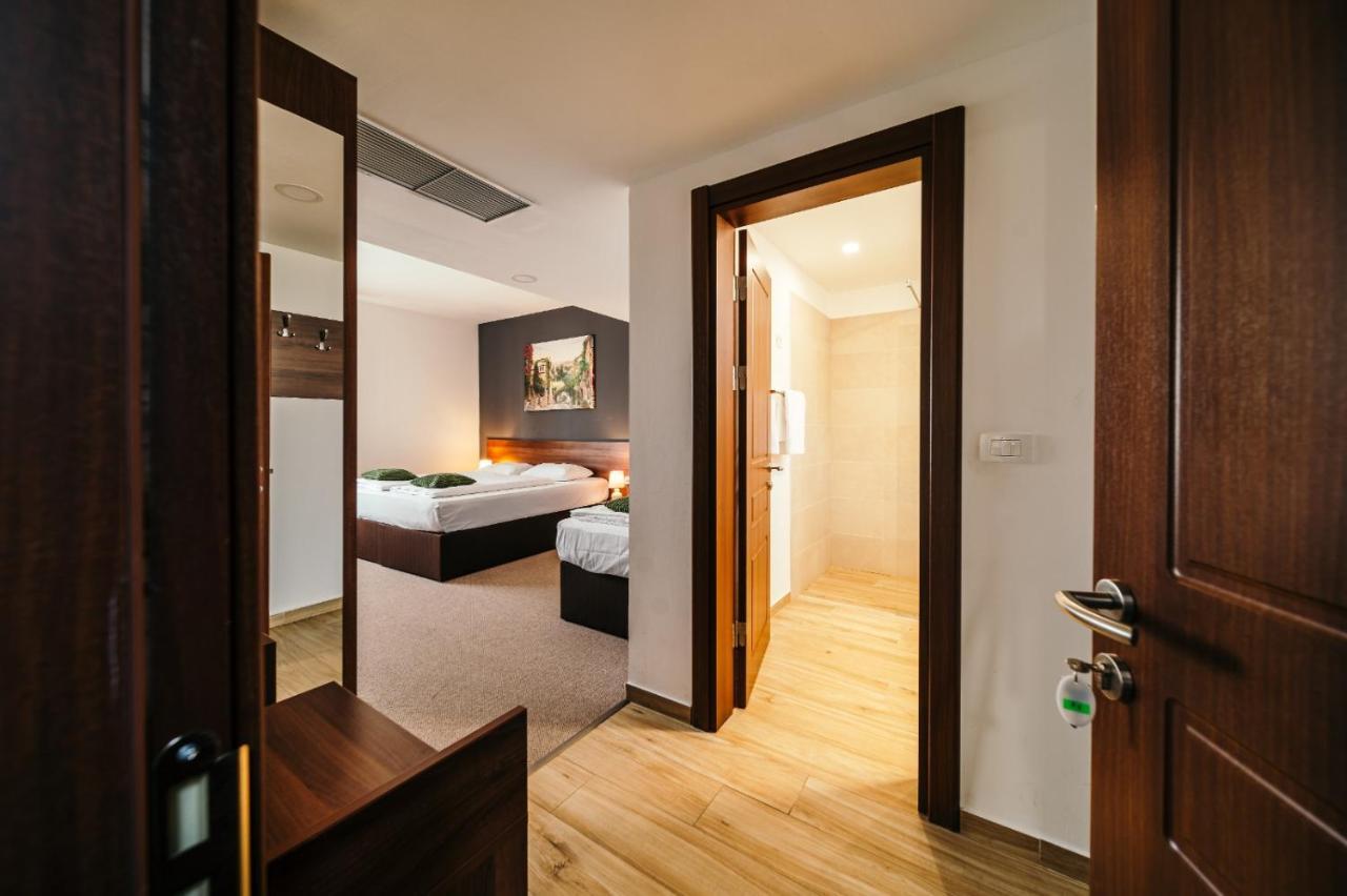 Ghimbav Hotel Rk מראה חיצוני תמונה