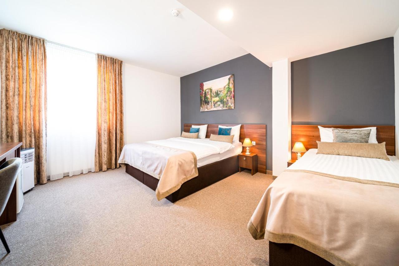 Ghimbav Hotel Rk מראה חיצוני תמונה