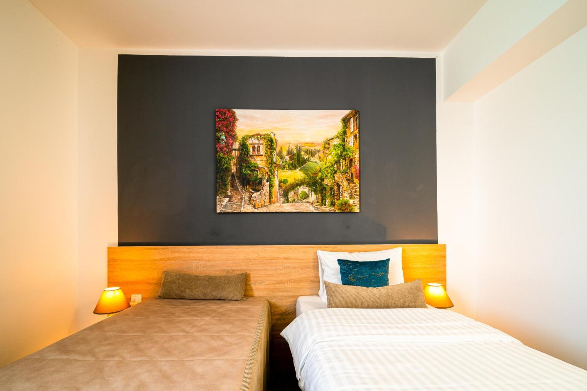 Ghimbav Hotel Rk מראה חיצוני תמונה