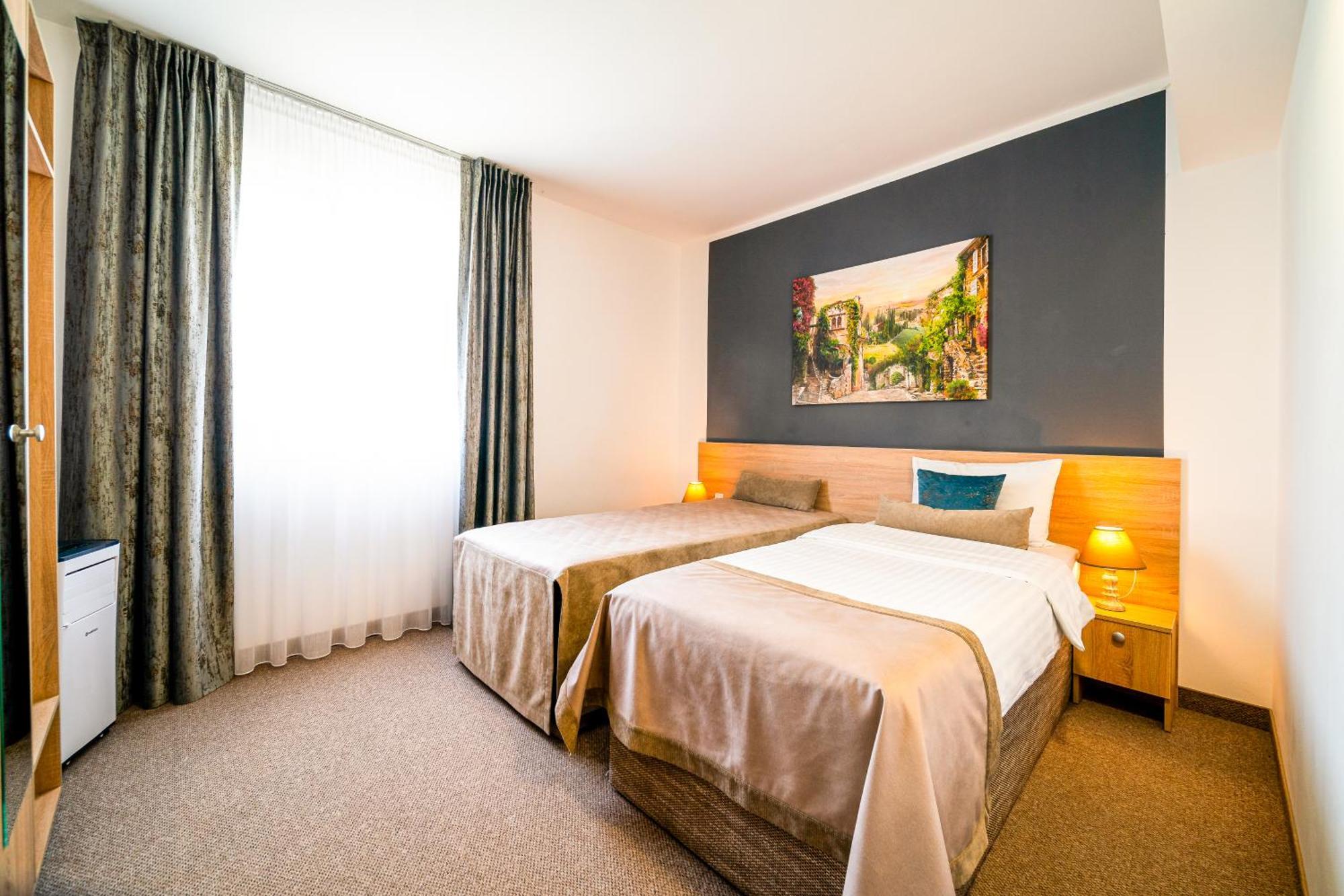 Ghimbav Hotel Rk מראה חיצוני תמונה