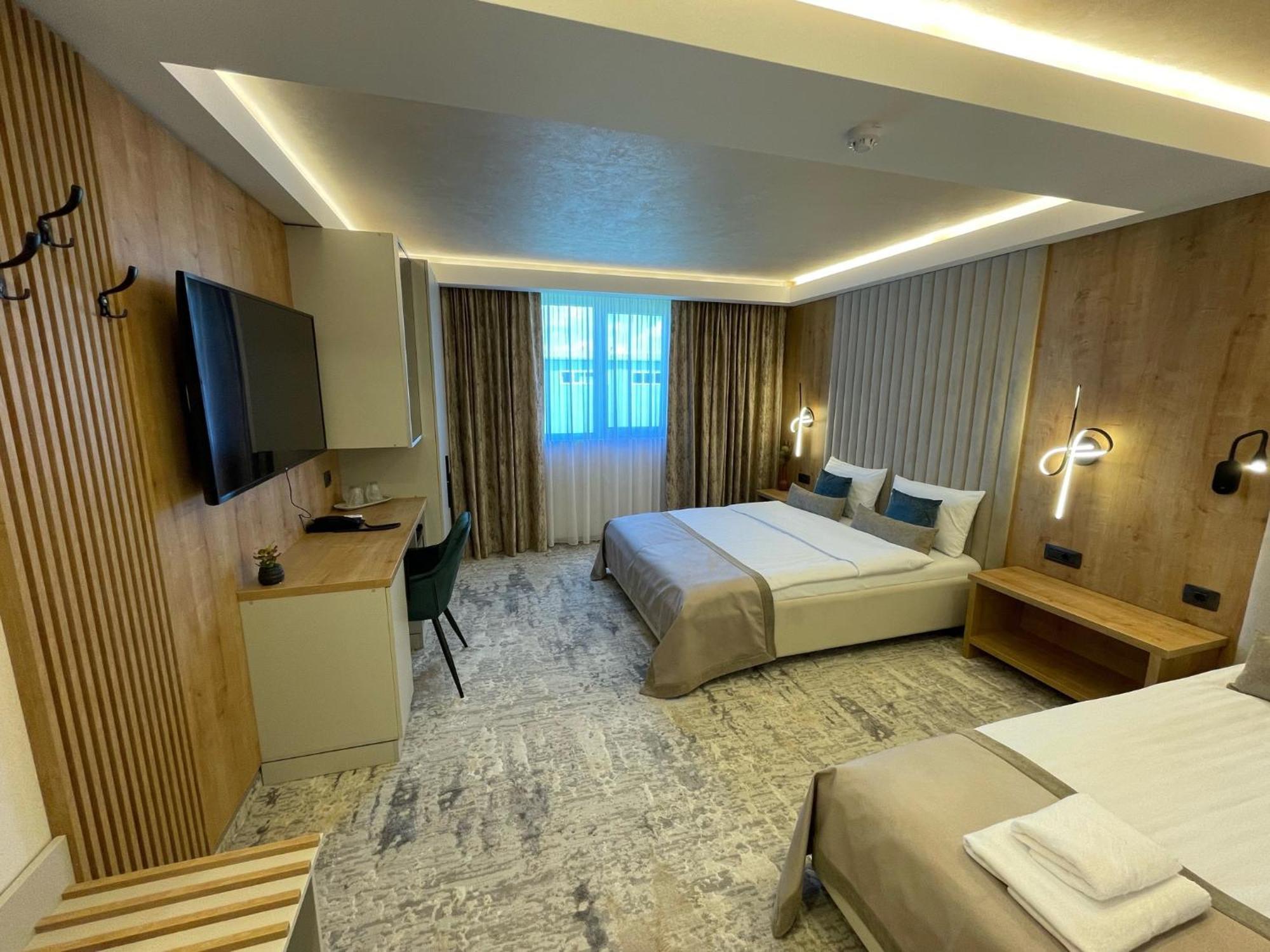 Ghimbav Hotel Rk מראה חיצוני תמונה